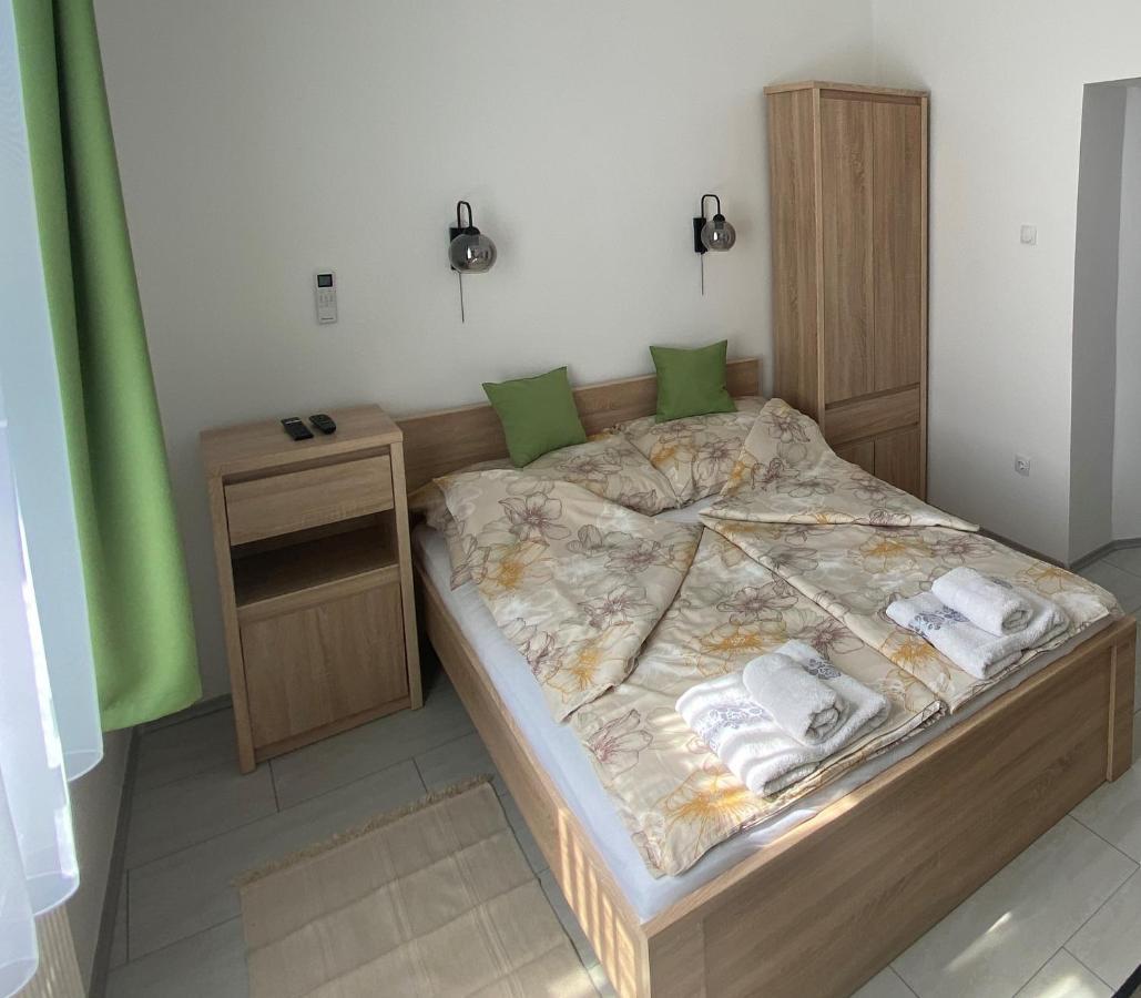 RÁD-VÁR Apartmanház Eger Esterno foto