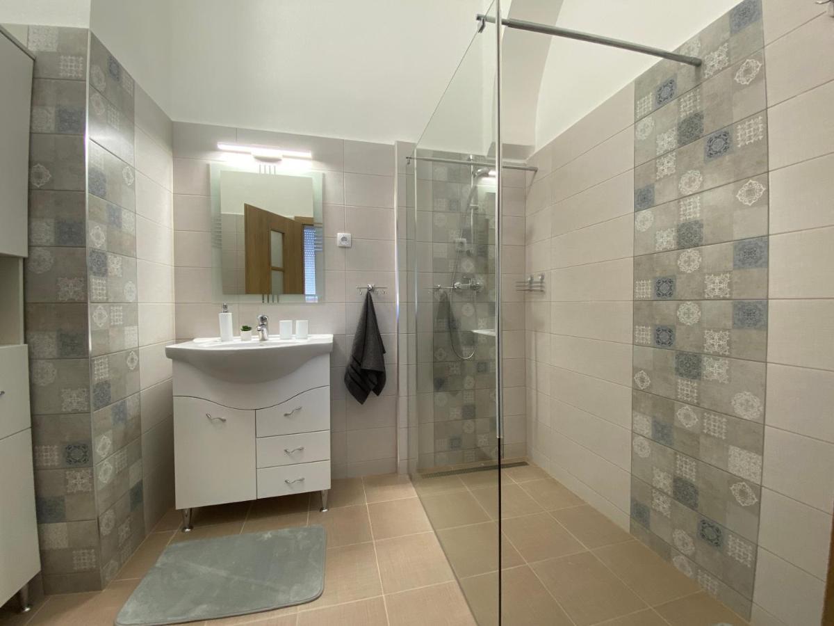 RÁD-VÁR Apartmanház Eger Esterno foto