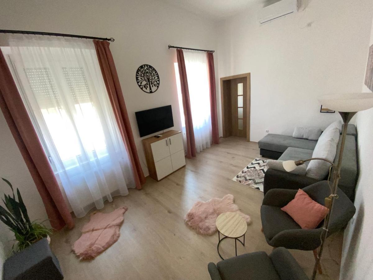 RÁD-VÁR Apartmanház Eger Esterno foto
