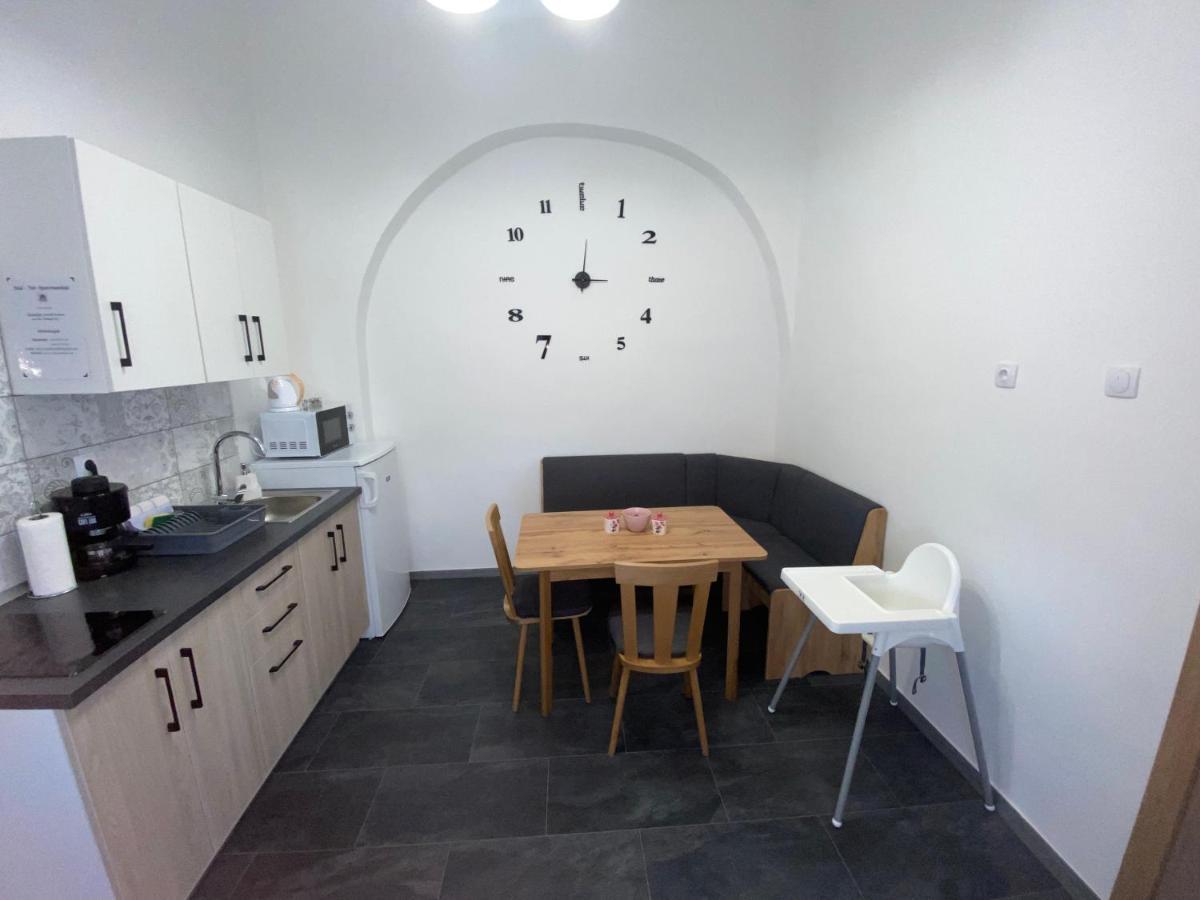 RÁD-VÁR Apartmanház Eger Esterno foto