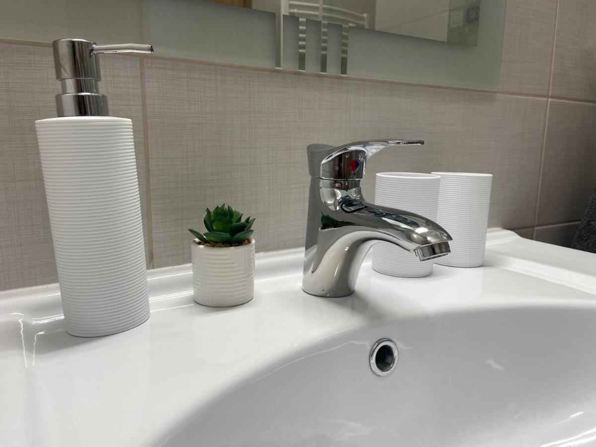 RÁD-VÁR Apartmanház Eger Esterno foto