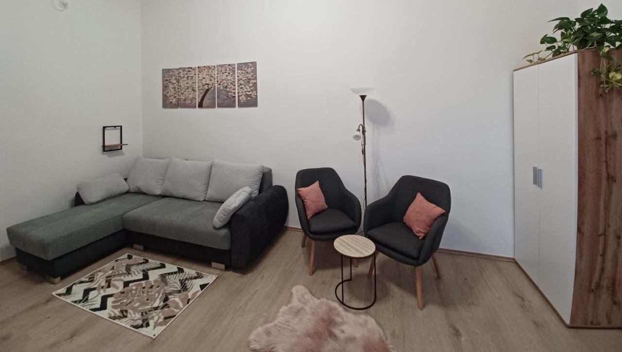 RÁD-VÁR Apartmanház Eger Esterno foto