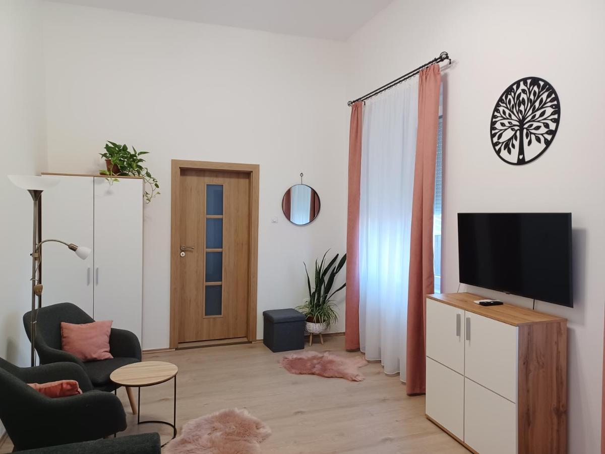 RÁD-VÁR Apartmanház Eger Esterno foto