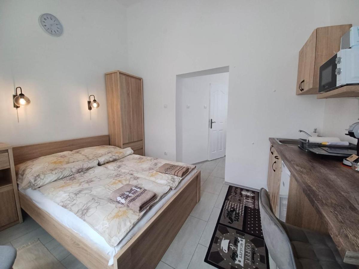 RÁD-VÁR Apartmanház Eger Esterno foto