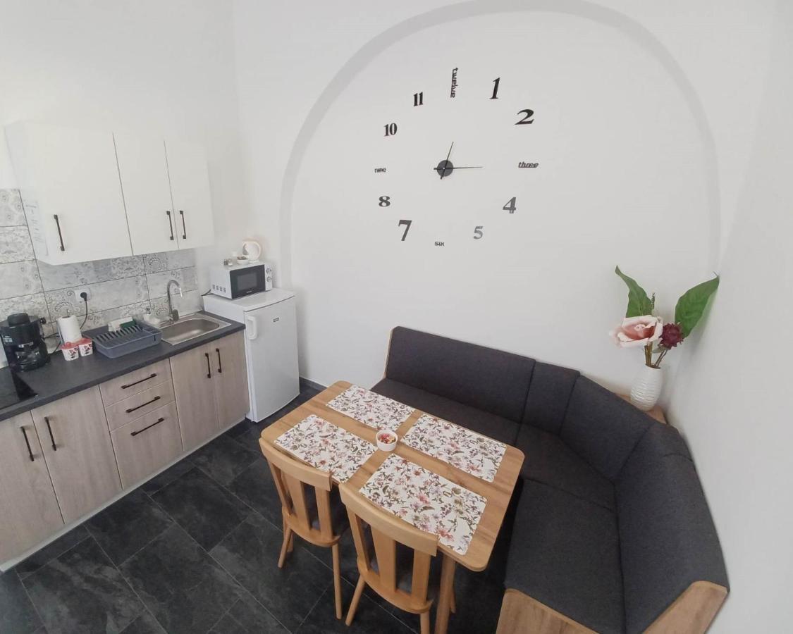 RÁD-VÁR Apartmanház Eger Esterno foto
