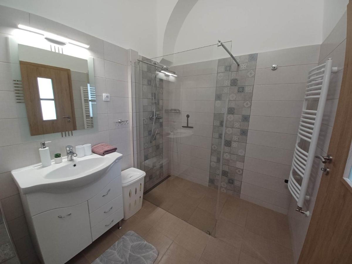 RÁD-VÁR Apartmanház Eger Esterno foto