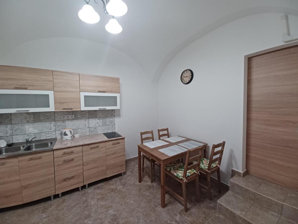 RÁD-VÁR Apartmanház Eger Esterno foto