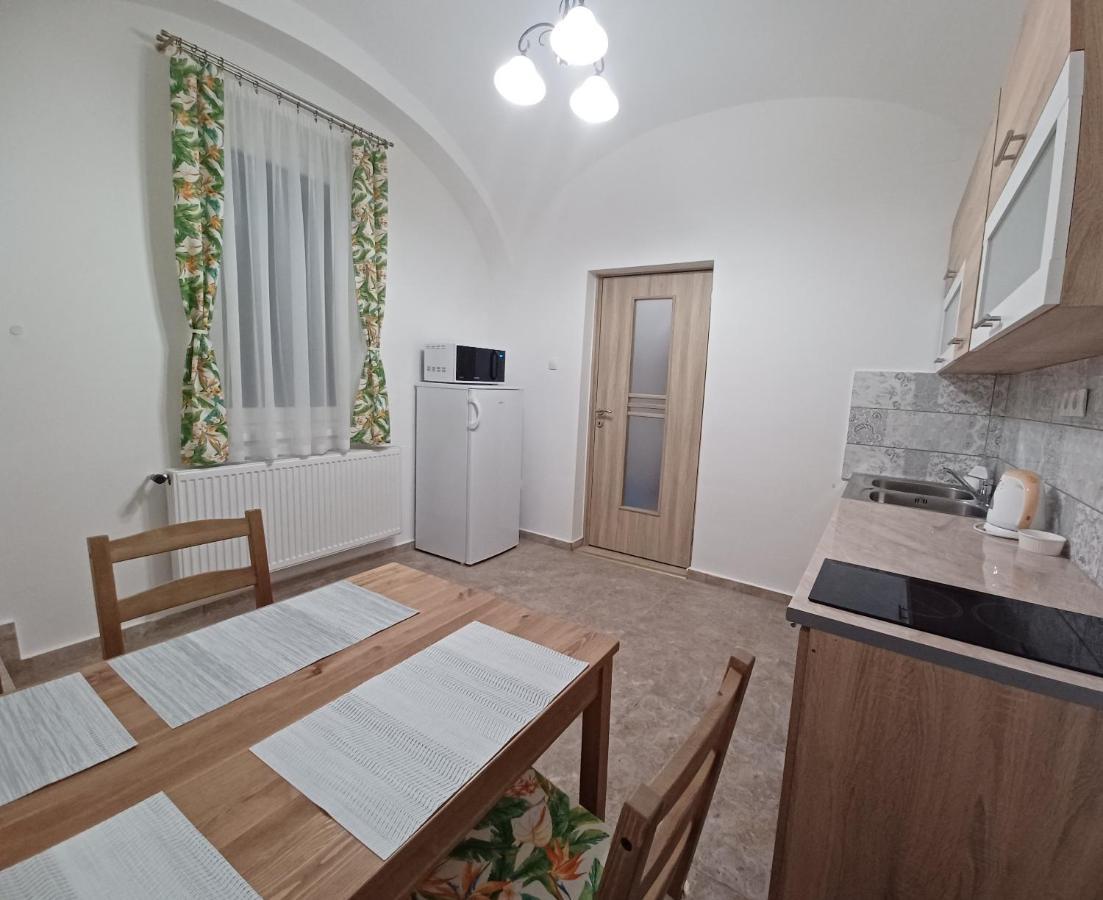 RÁD-VÁR Apartmanház Eger Esterno foto