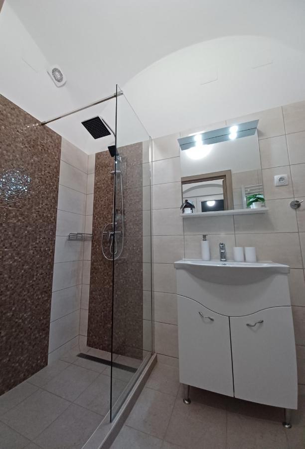 RÁD-VÁR Apartmanház Eger Esterno foto